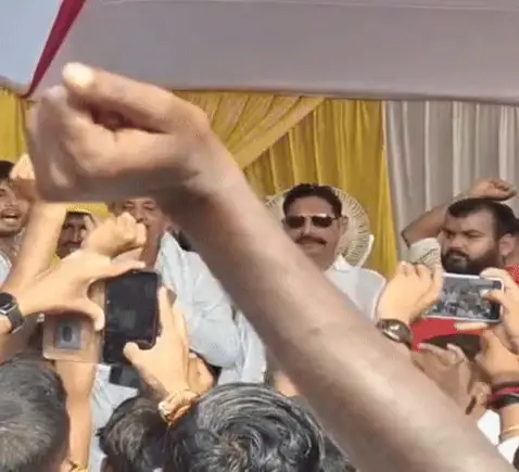 "VIDEO: मोकामा में हुआ बड़ा हादसा – अनंत सिंह बोले, ‘मंच गिरा है, हौसला नहीं!’"