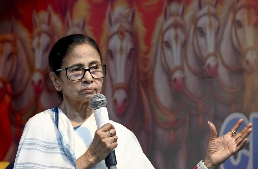 বিধানসভা ভোটের আগে মুখ্যমন্ত্রীর দরজায় বিএলও! নিজের হাতে&hellip;