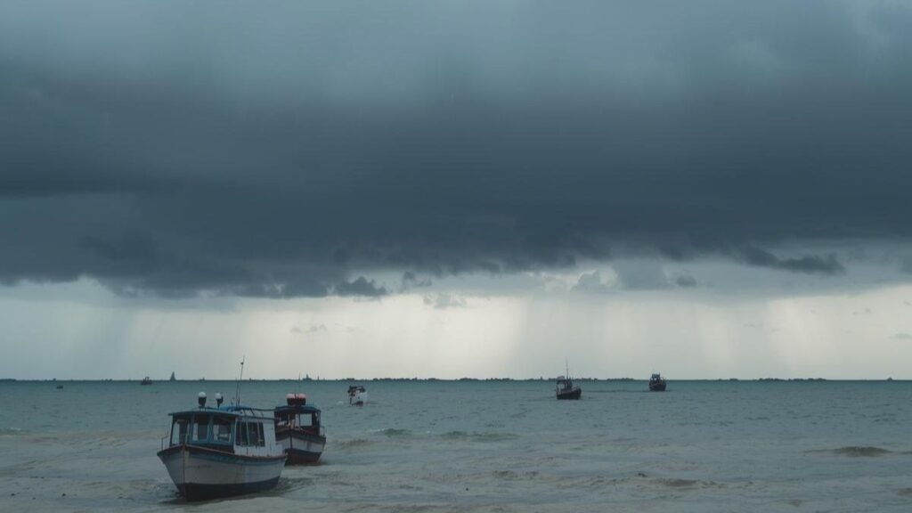 নিম্নচাপ! উত্তাল থাকবে সমুদ্র, দক্ষিণবঙ্গে ফের বৃষ্টি